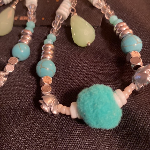 Bernie and Traci, Vintage BoHo Blue Beaded, Silvertone, Dangling Earrings 💙💚🍀 - Picture 2 of 4